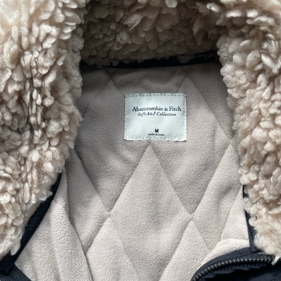 Abercrombie & Fitch Sherpa Vest - Picture 3 of 3